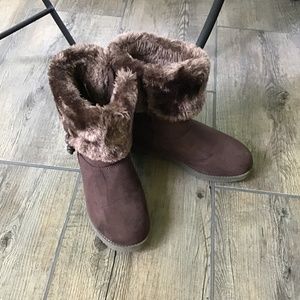Girls size 3 Cat & Jack fur lined boots